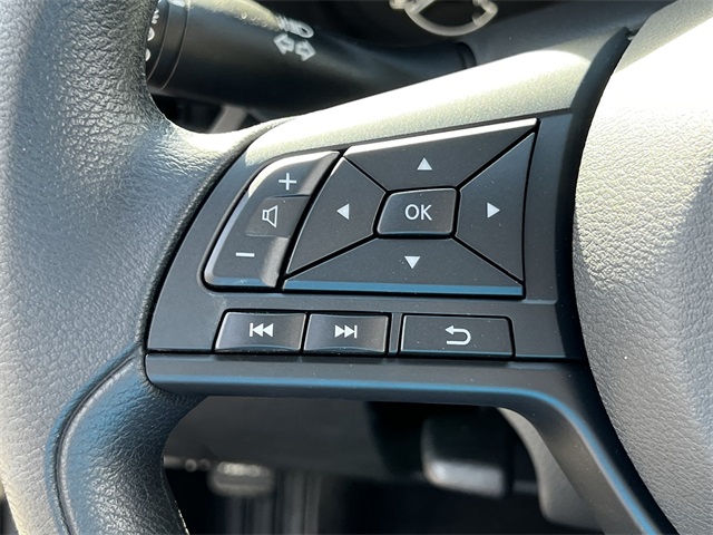 Vehicle image 13 of 27