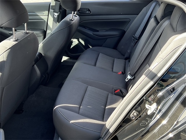 Vehicle image 21 of 27