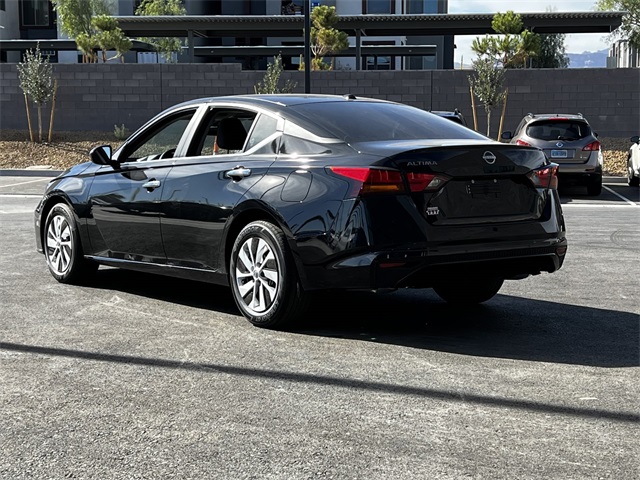 Vehicle image 7 of 27