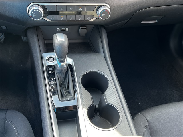 Vehicle image 17 of 27