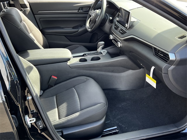 Vehicle image 24 of 27