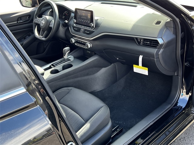 Vehicle image 25 of 27