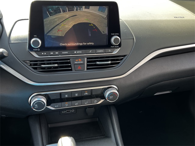 Vehicle image 18 of 27