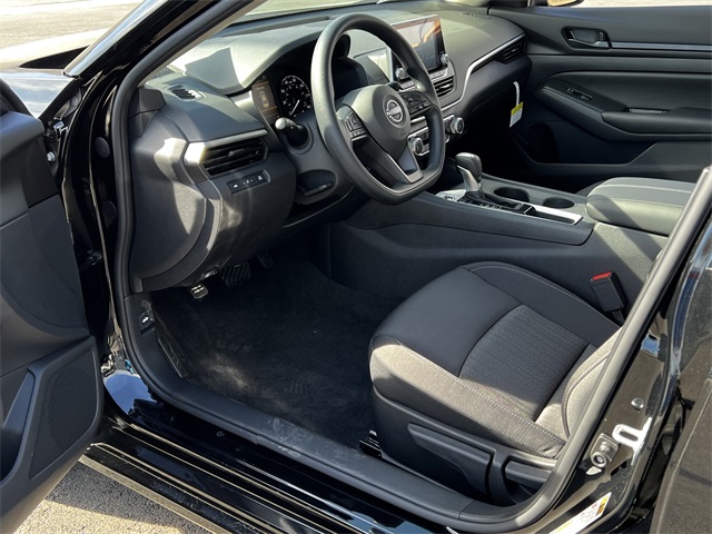 Vehicle image 11 of 27