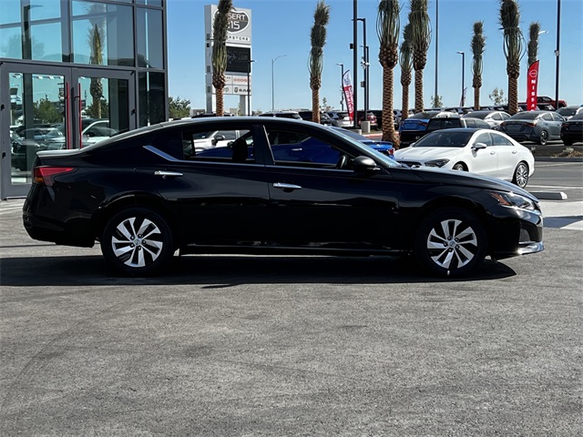 Vehicle image 4 of 27