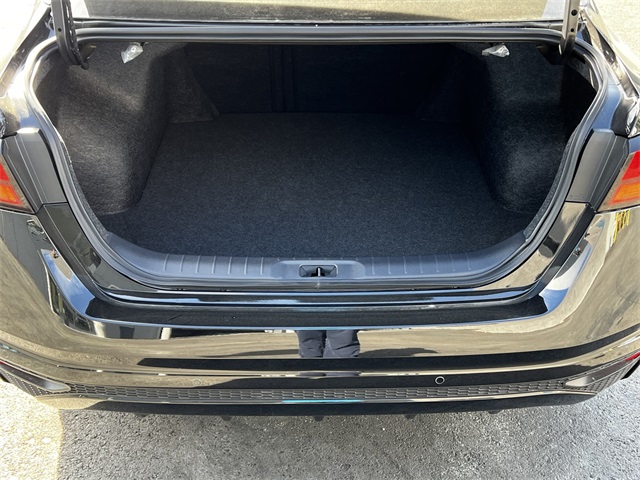 Vehicle image 9 of 27