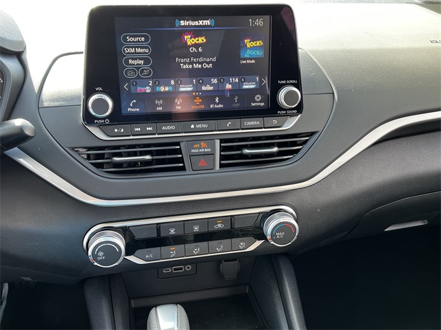 Vehicle image 19 of 27