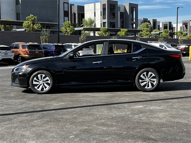 Vehicle image 8 of 27
