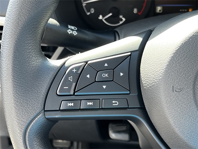Vehicle image 13 of 28
