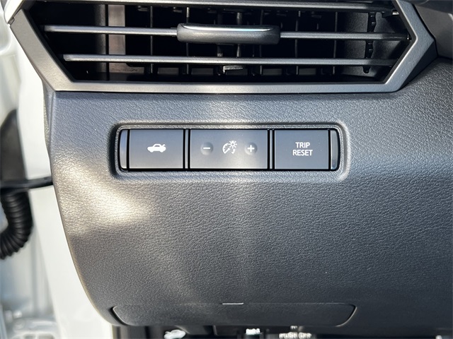 Vehicle image 12 of 28