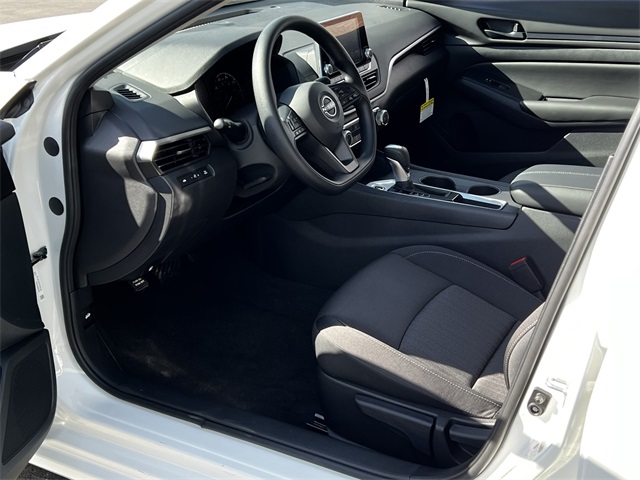 Vehicle image 11 of 28