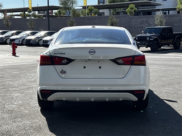 Vehicle image 6 of 28