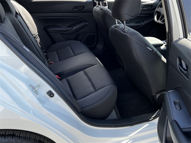 Vehicle image 23 of 28