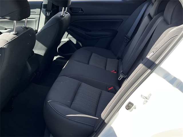 Vehicle image 21 of 28