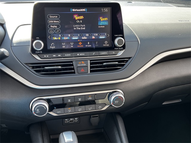 Vehicle image 19 of 28