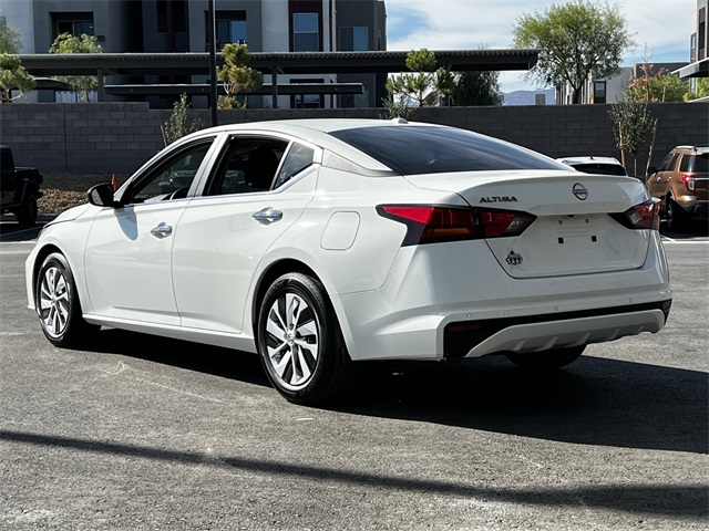 Vehicle image 7 of 28