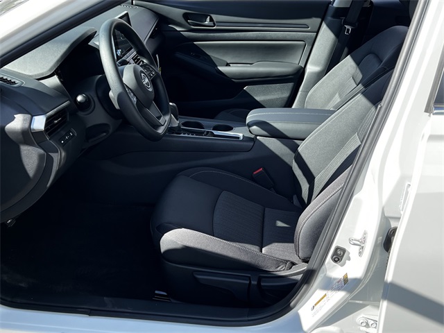 Vehicle image 20 of 28