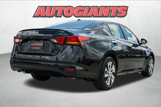 2025 Nissan Altima S Image 4 of 36