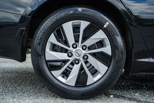 2025 Nissan Altima S Image 9 of 36