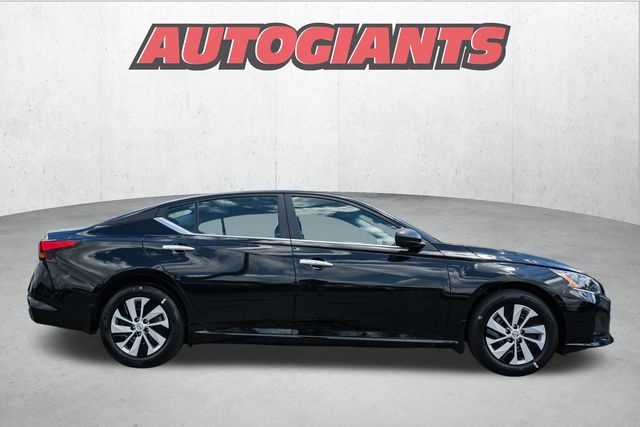 2025 Nissan Altima S Image 3 of 36