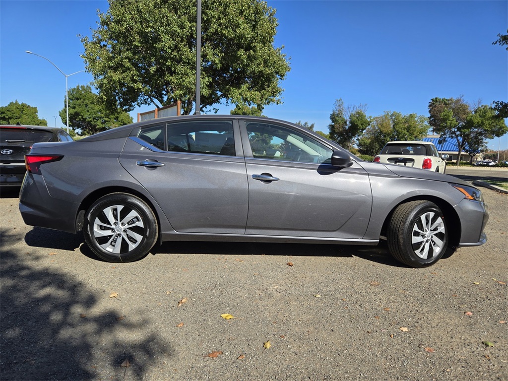2025 Nissan Altima S Image 3 of 20