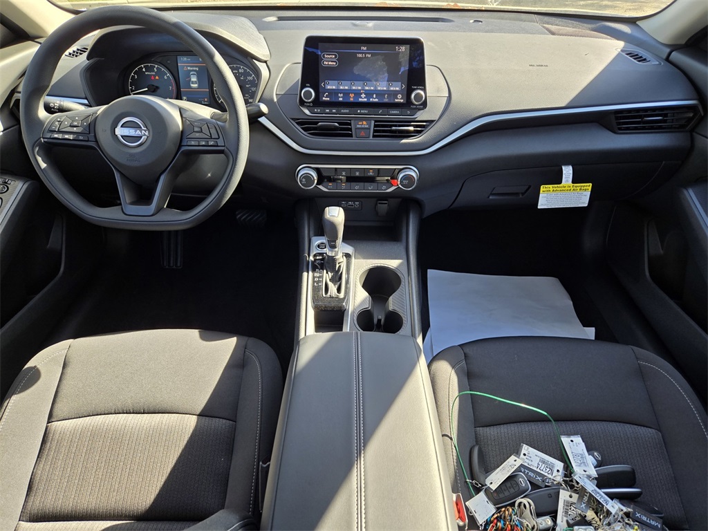 2025 Nissan Altima S Image 8 of 20