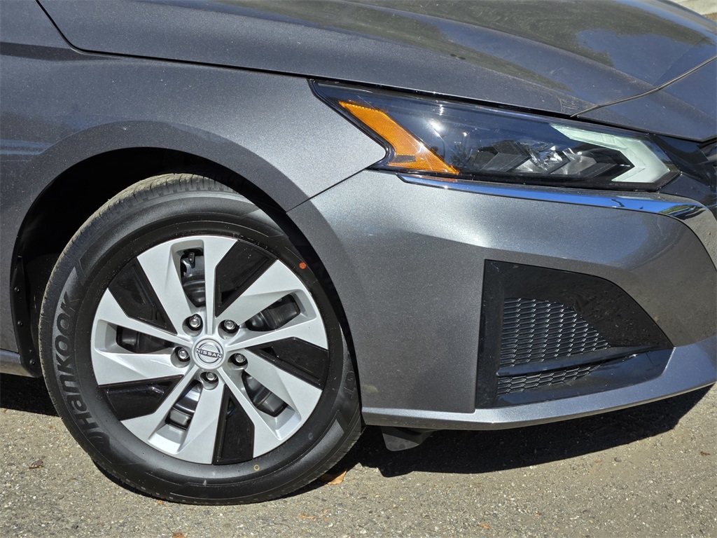 2025 Nissan Altima S Image 5 of 20