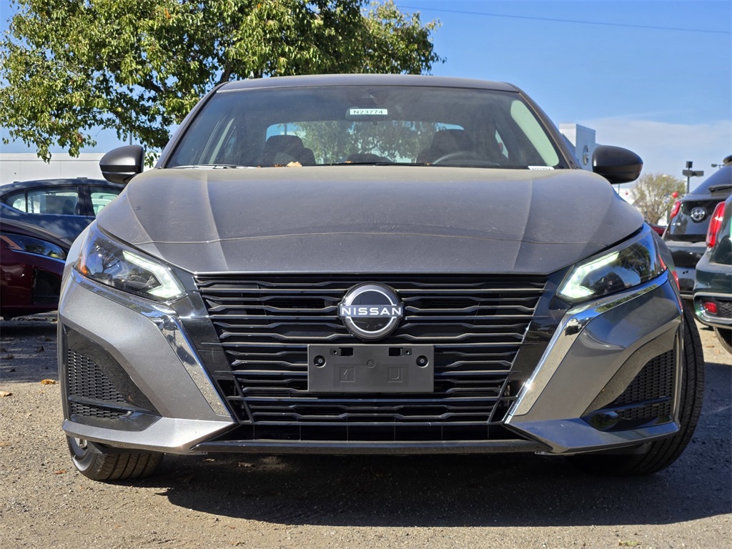 2025 Nissan Altima S Image 2 of 20