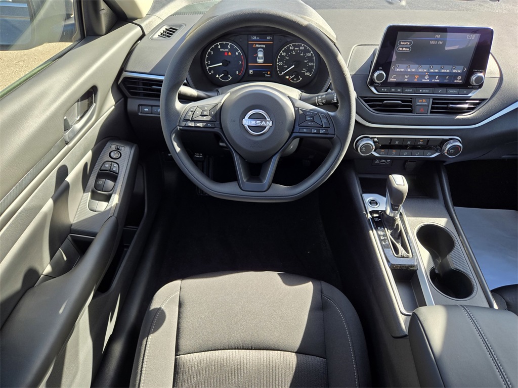 2025 Nissan Altima S Image 7 of 20