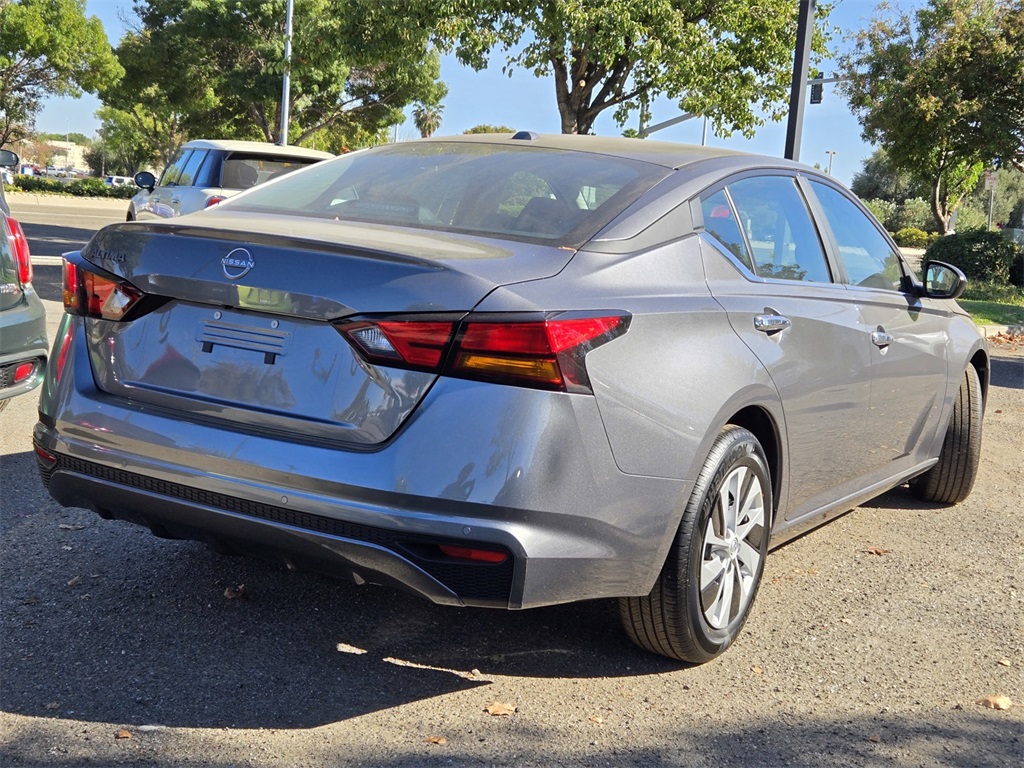 2025 Nissan Altima S Image 4 of 20