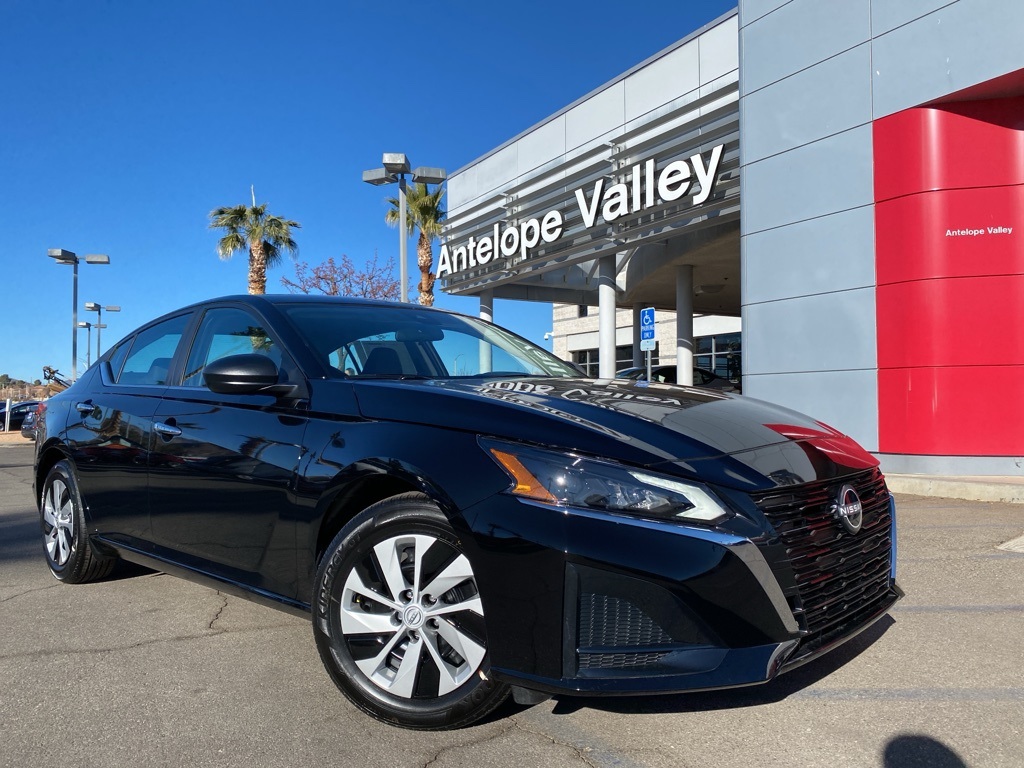 2025 Nissan Altima S Image 4 of 31