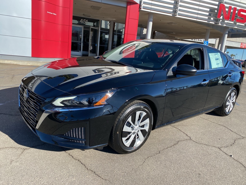 2025 Nissan Altima S Image 1 of 31