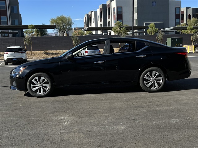 Vehicle image 8 of 28
