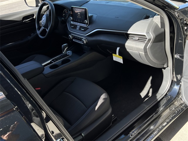 Vehicle image 25 of 28