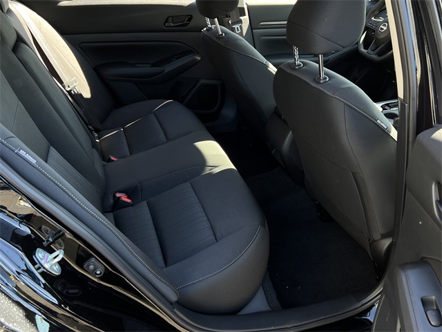 Vehicle image 23 of 28