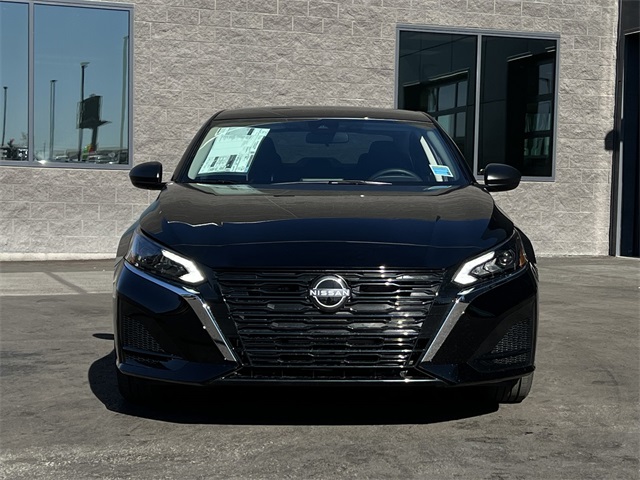 Vehicle image 2 of 28
