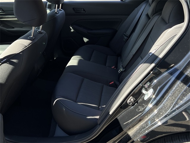 Vehicle image 21 of 28