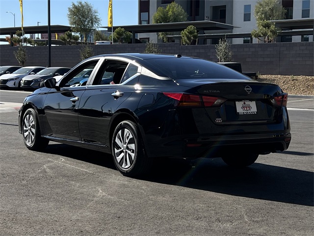Vehicle image 7 of 28