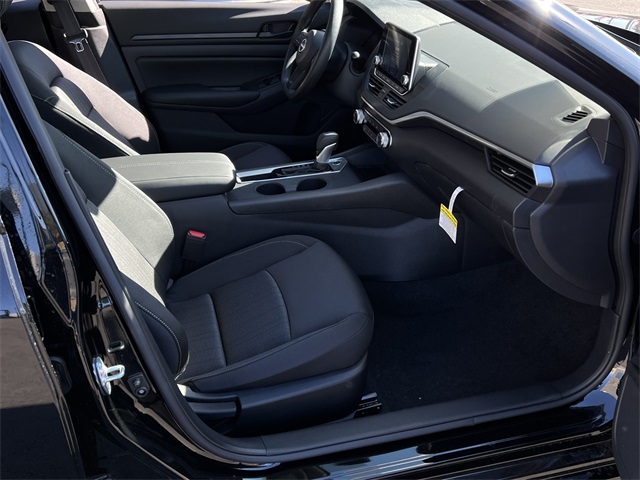 Vehicle image 24 of 28
