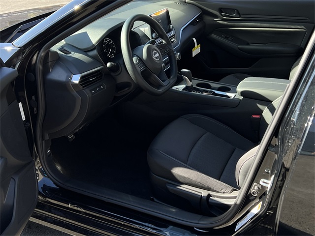 Vehicle image 11 of 28