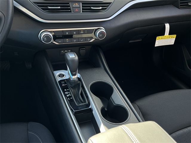 Vehicle image 17 of 28