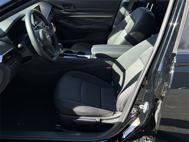 Vehicle image 20 of 28