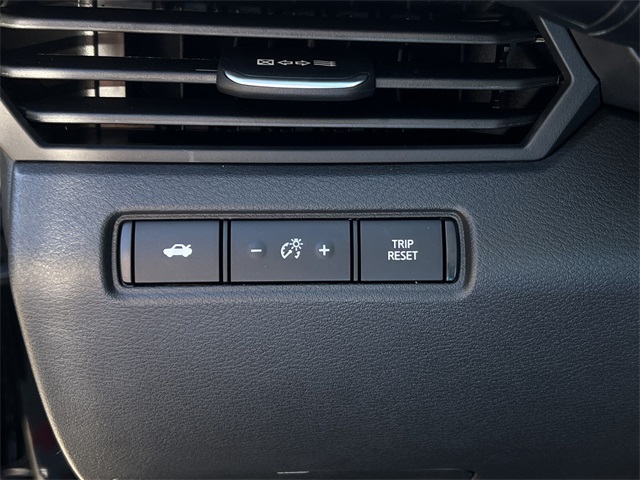 Vehicle image 12 of 28