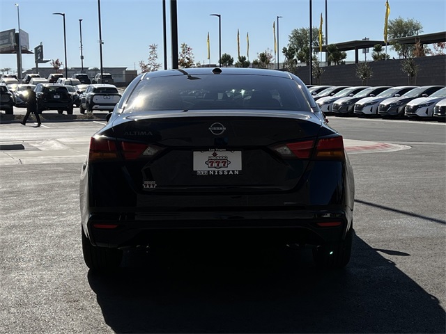 Vehicle image 6 of 28
