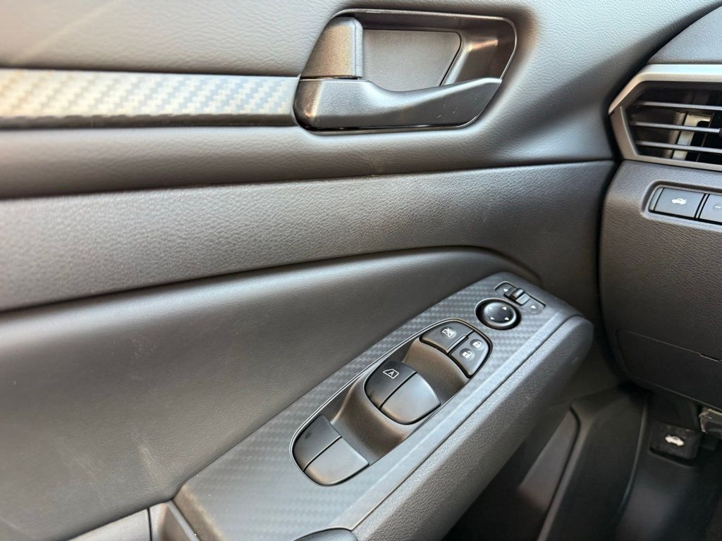 Vehicle image 14 of 27