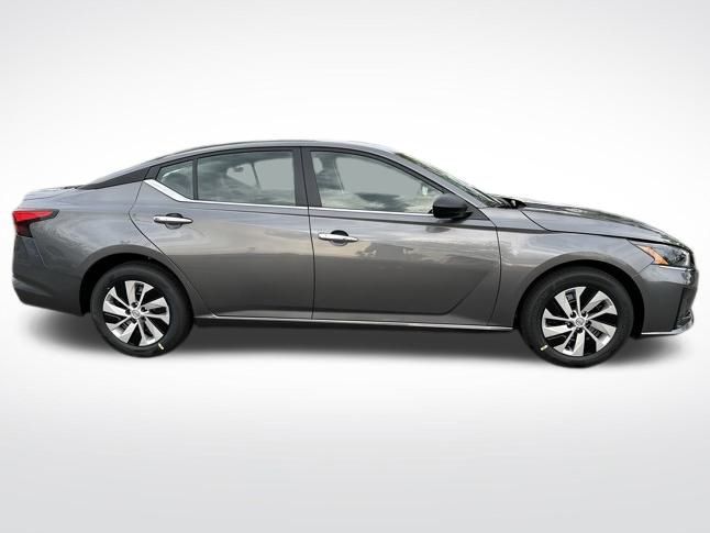 Vehicle image 4 of 27