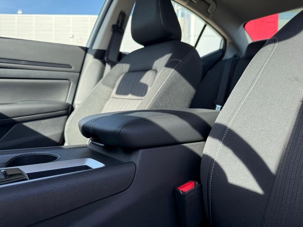 Vehicle image 24 of 27