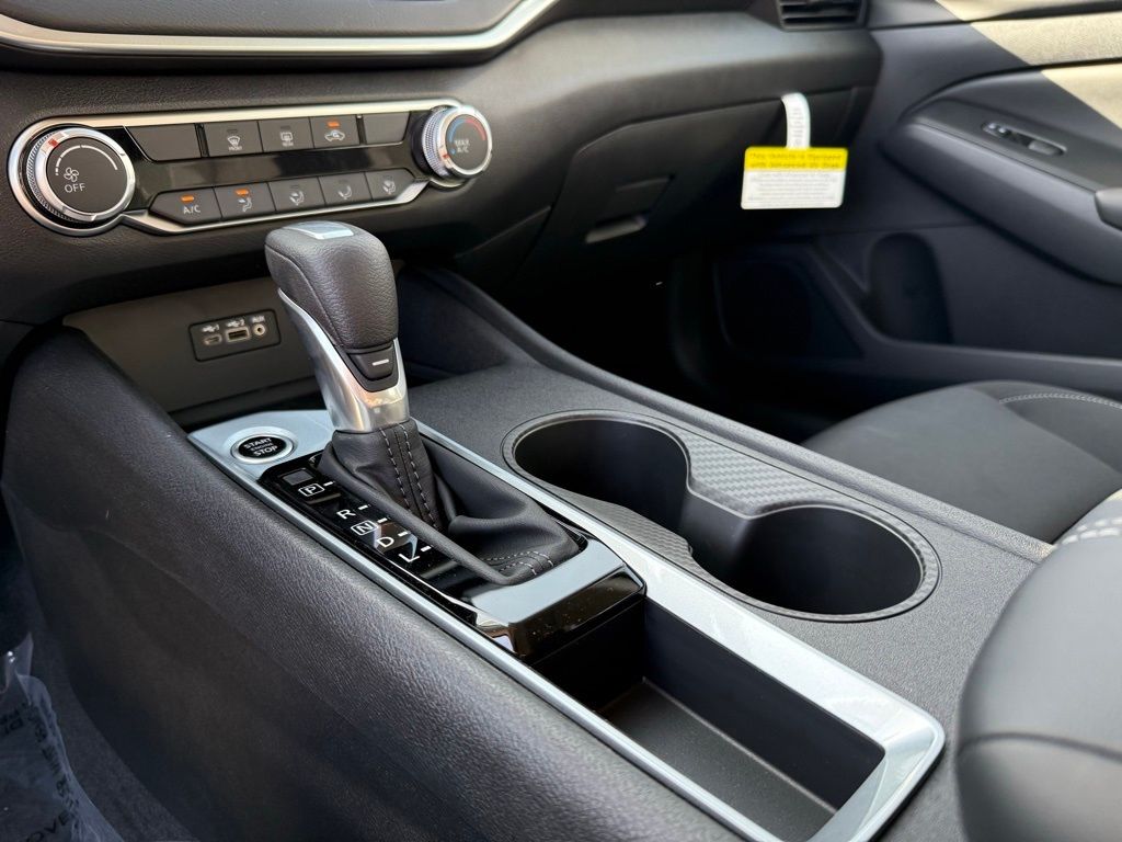 Vehicle image 23 of 27