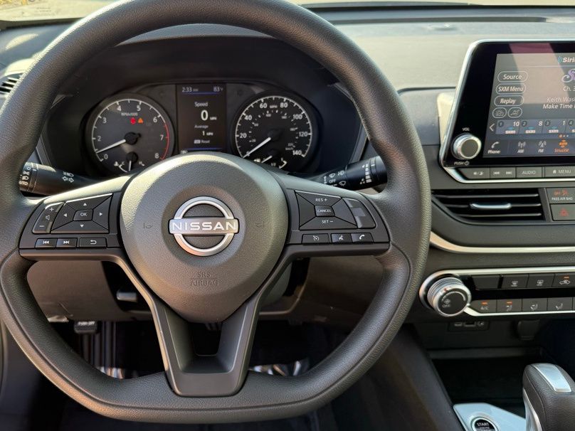 Vehicle image 16 of 27