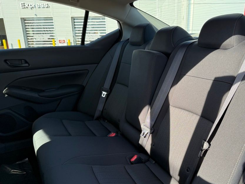 Vehicle image 25 of 27
